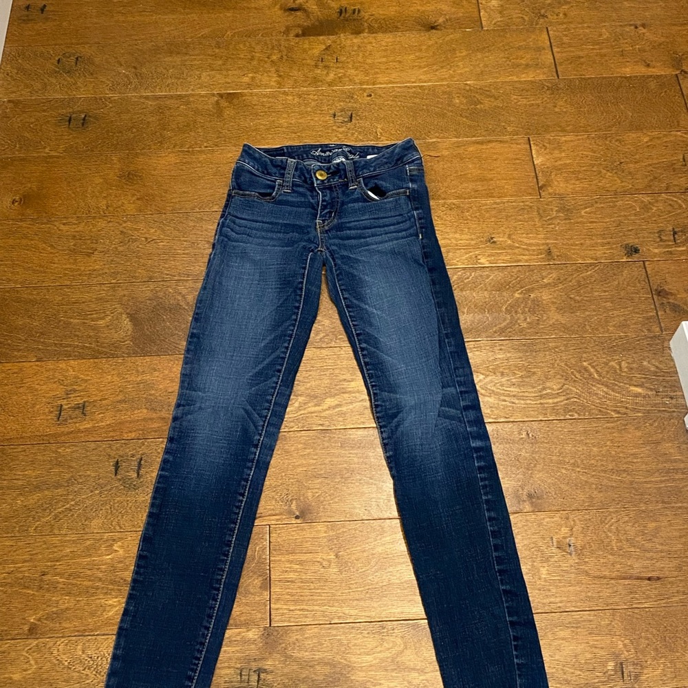 Older American Eagle super stretch size zero. In great condition.